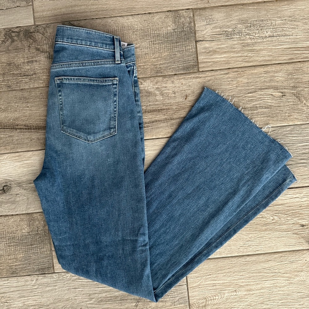 NWT - High rise slim Flare leg LOFT jeans - distressed hem - 2023 trend